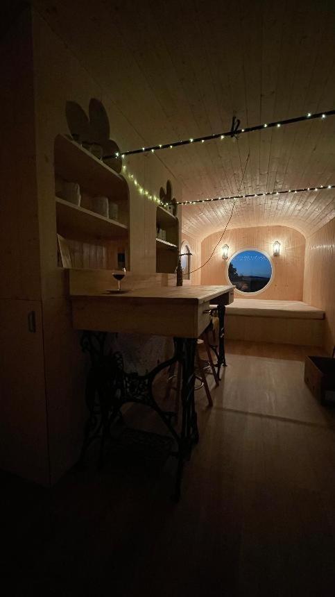 Glamping - Stylova Maringotka V Srdci Ladova Kraje, Pobliz Hlavniho Mesta Prahy Stribrna Skalice Dış mekan fotoğraf