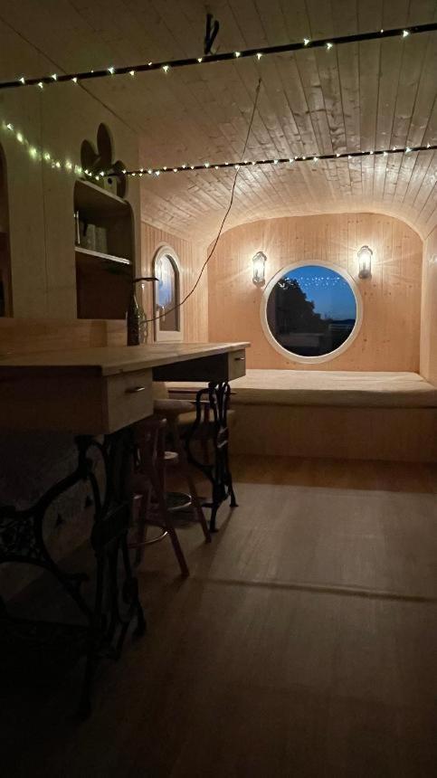 Glamping - Stylova Maringotka V Srdci Ladova Kraje, Pobliz Hlavniho Mesta Prahy Stribrna Skalice Dış mekan fotoğraf