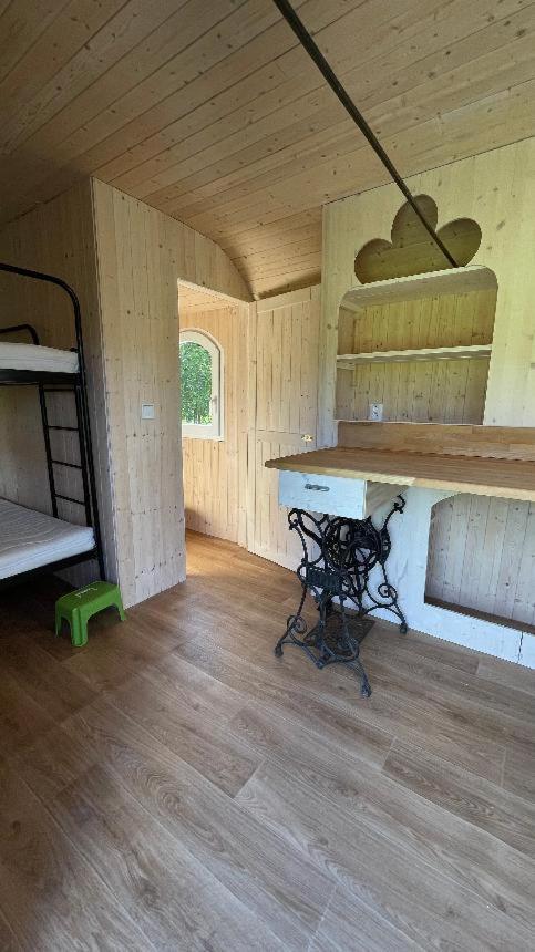 Glamping - Stylova Maringotka V Srdci Ladova Kraje, Pobliz Hlavniho Mesta Prahy Stribrna Skalice Dış mekan fotoğraf