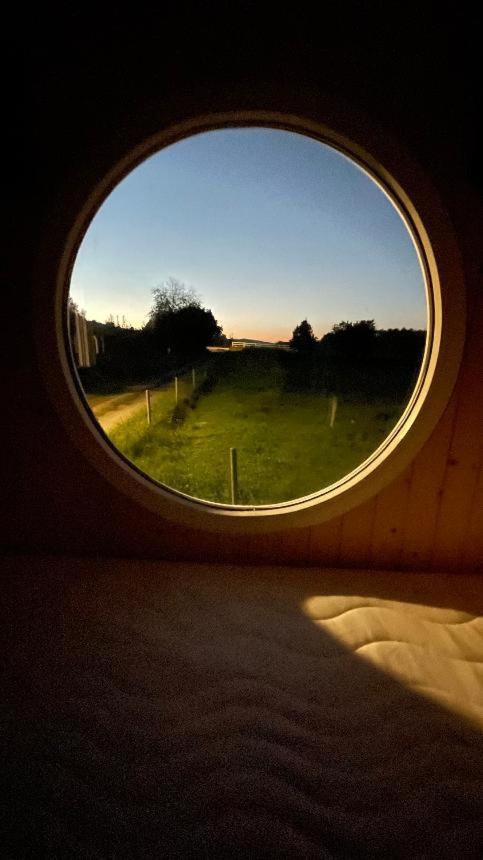 Glamping - Stylova Maringotka V Srdci Ladova Kraje, Pobliz Hlavniho Mesta Prahy Stribrna Skalice Dış mekan fotoğraf