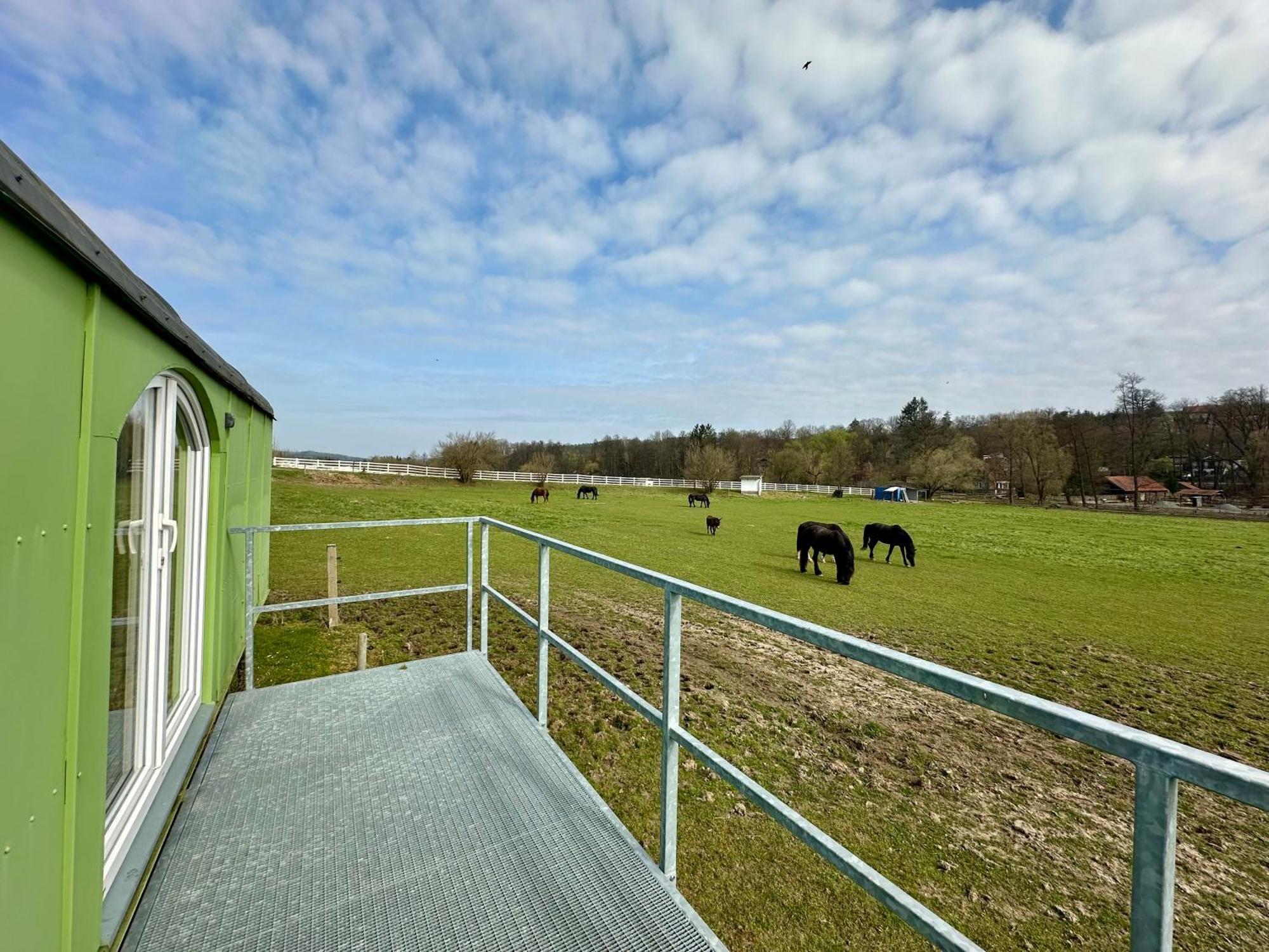 Glamping - Stylova Maringotka V Srdci Ladova Kraje, Pobliz Hlavniho Mesta Prahy Stribrna Skalice Dış mekan fotoğraf