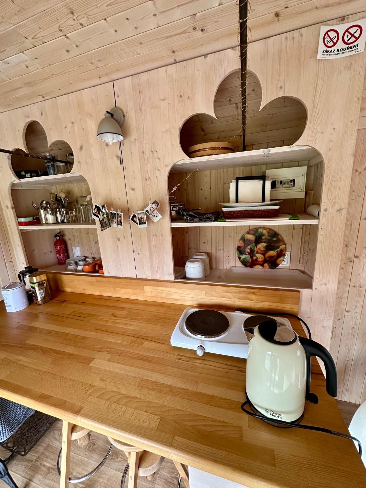 Glamping - Stylova Maringotka V Srdci Ladova Kraje, Pobliz Hlavniho Mesta Prahy Stribrna Skalice Dış mekan fotoğraf